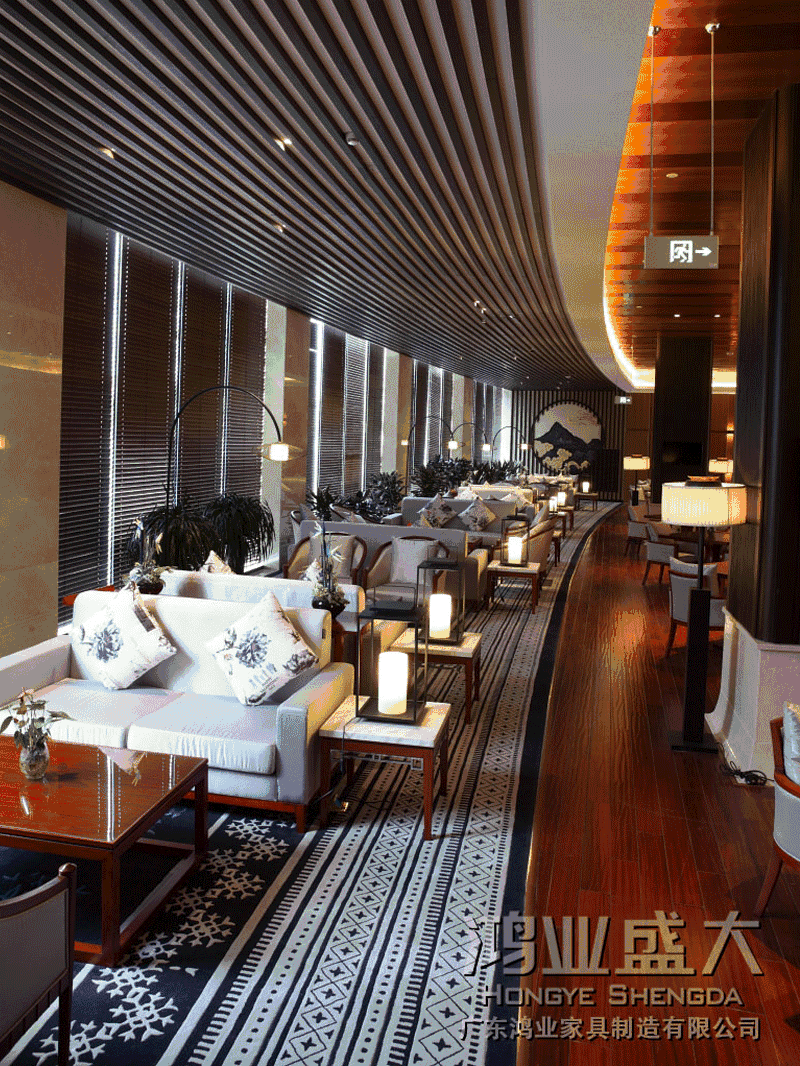 兼具硬朗的阳刚之气与柔和甜蜜之风，优异质感，质地坚实