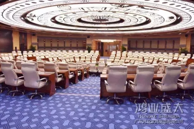 圆桌聚会较量适合董事会、高层向导聚会、部分聚会、分组讨论这些加入性较强的活动。